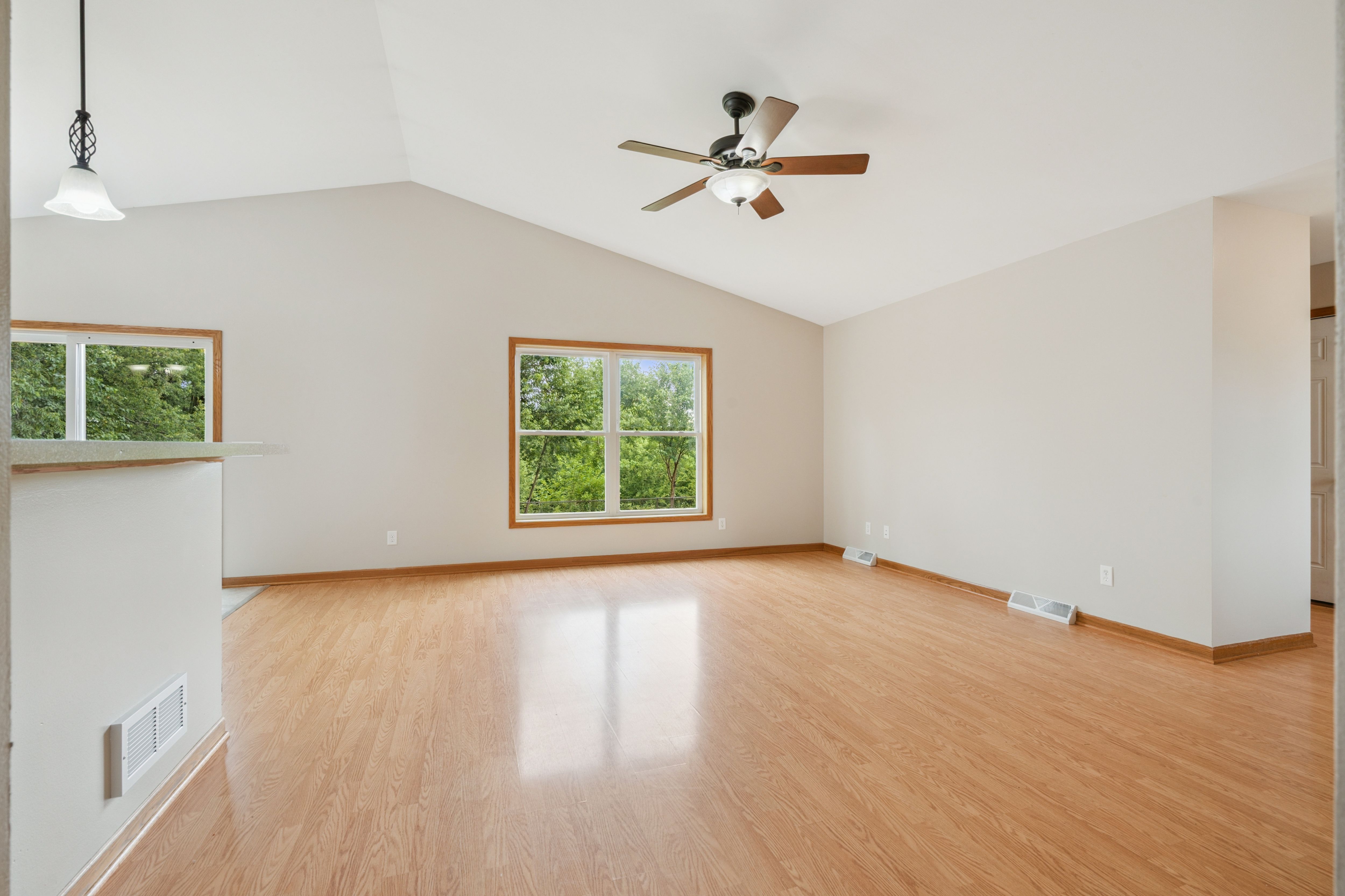 Listing Photo: 11-128 780 Country Club Ct